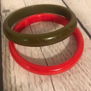 Two 50’s avacado & rouge bakelite bangle bracelets